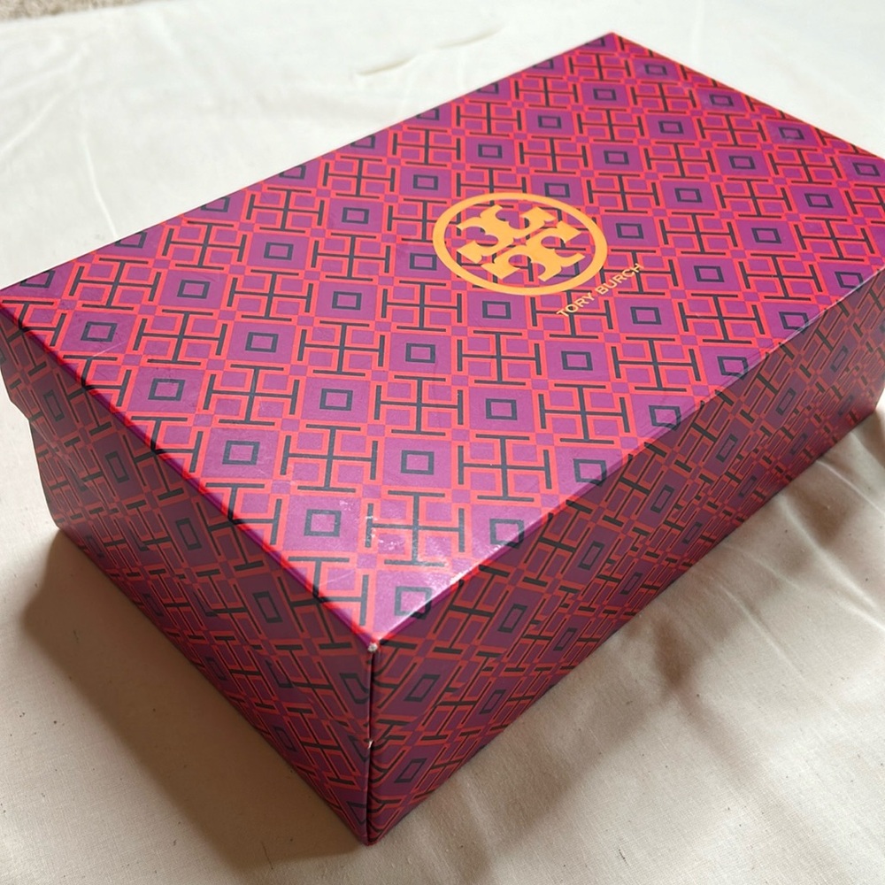 Tory Burch empty shoe box w/ branded tissue and stuffing